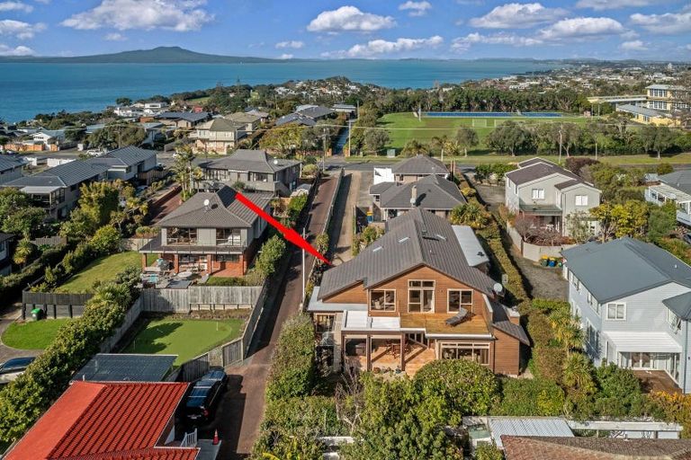 Photo of property in 2/114 Aberdeen Road, Campbells Bay, Auckland, 0620