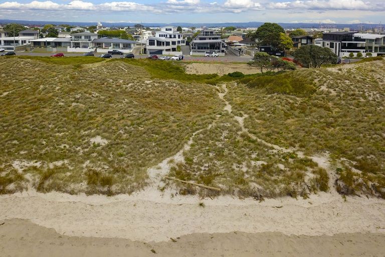Photo of property in 203 Marine Parade, Mount Maunganui, 3116