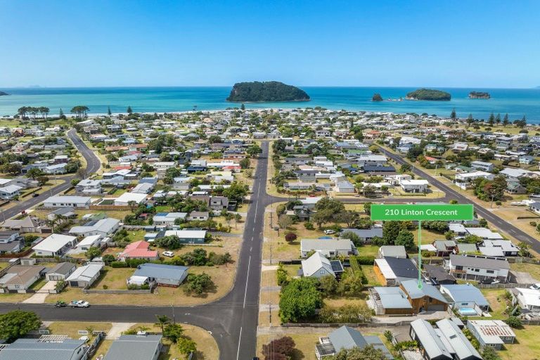 Photo of property in 210 Linton Crescent, Whangamata, 3620