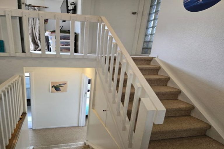 Photo of property in 34 Finn Place, Totara Vale, Auckland, 0629