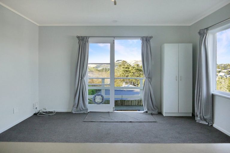 Photo of property in 34 Stewart Drive, Newlands, Wellington, 6037