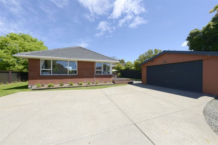 Photo of property in 6 Elwyn Place, Avonhead, Christchurch, 8042