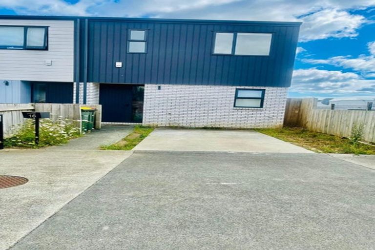 Photo of property in 16 Dorothy Thorpe Way, New Lynn, 0600