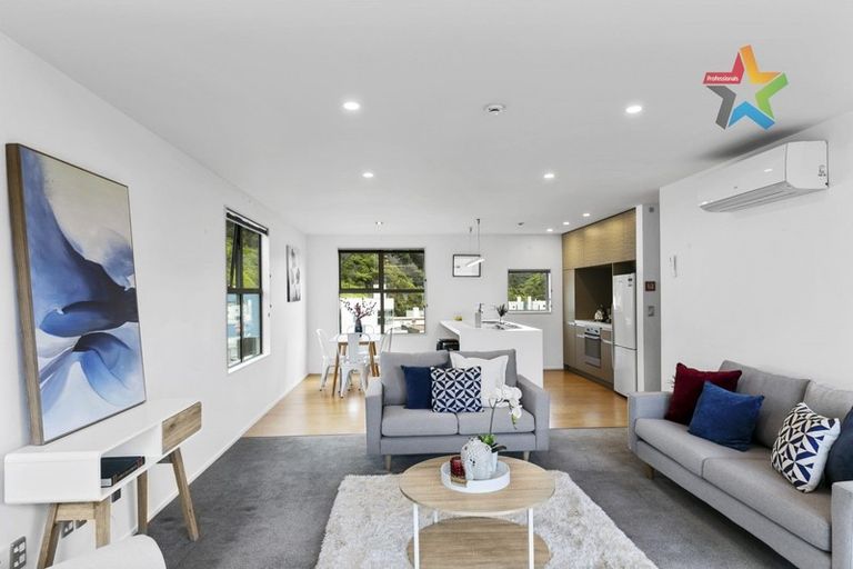 Photo of property in 68 Saddleback Grove, Karori, Wellington, 6012