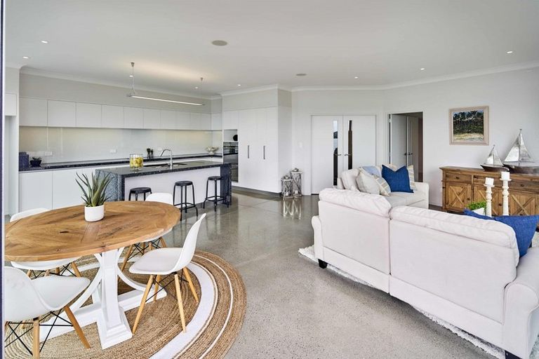 Photo of property in 41 The Masthead, Whitby, Porirua, 5024