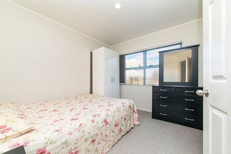 Photo of property in 2/30 Mountain Road, Mangere Bridge, Auckland, 2022