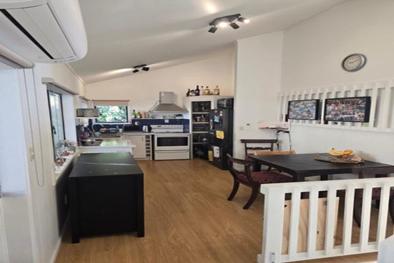 Photo of property in 34 Finn Place, Totara Vale, Auckland, 0629