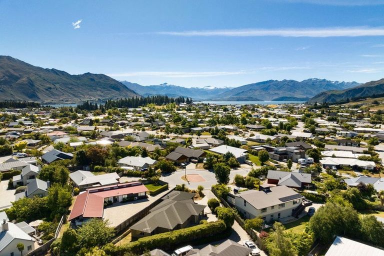 Photo of property in 9a Juno Place, Wanaka, 9305