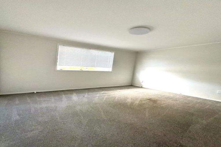 Photo of property in 104 Kemp Road, Massey, Auckland, 0614