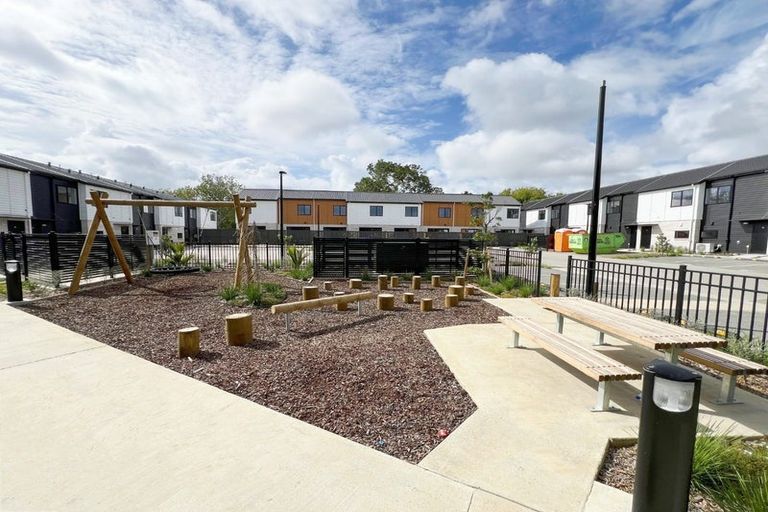 Photo of property in 18 Whati Lane, Henderson, Auckland, 0612