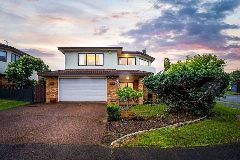 Photo of property in 1/1 Bluefin Way, West Harbour, Auckland, 0618