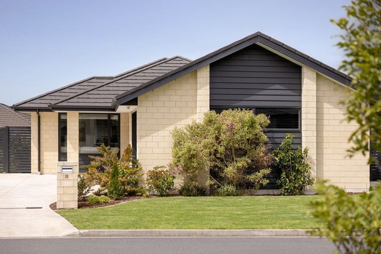 Photo of property in 10 Fearnley Grove, Pyes Pa, Tauranga, 3112