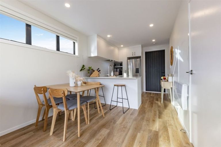 Photo of property in 25 Tokai Place, Glen Eden, 0602
