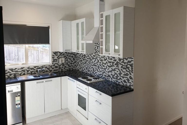 Photo of property in 27 Dovey Place, Massey, Auckland, 0614