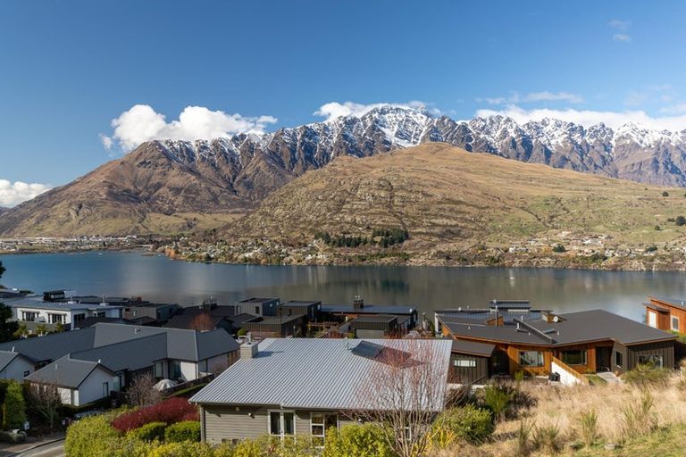 Photo of property in St Andrews Park, 12 Saint Peters Place, Queenstown, 9300