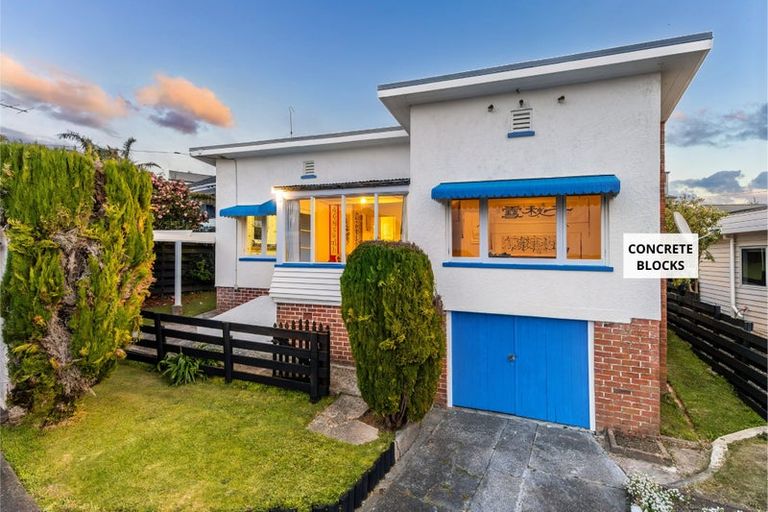 Photo of property in 2/48 Churchill Road, Murrays Bay, Auckland, 0630