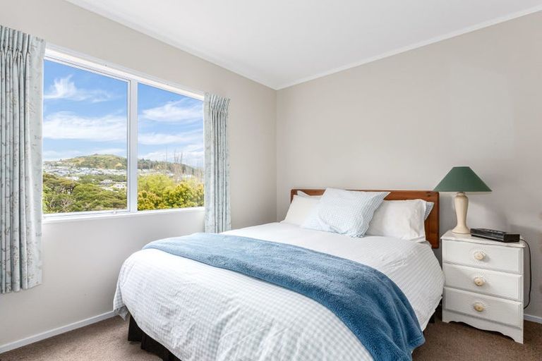 Photo of property in 21 Saunders Close, Whitby, Porirua, 5024