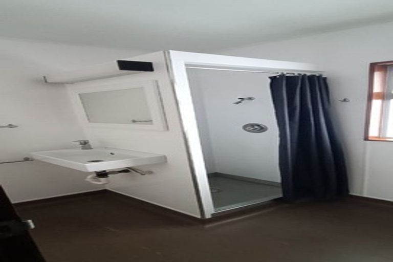 Photo of property in 5 Mataroa Avenue, Northland, Wellington, 6012