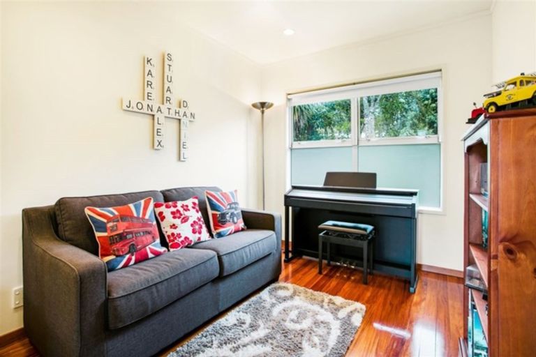 Photo of property in 13 Grendon Road, Titirangi, Auckland, 0604
