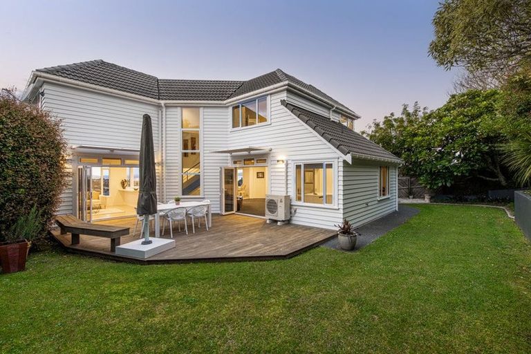 Photo of property in 17 Calypso Place, Rothesay Bay, Auckland, 0630