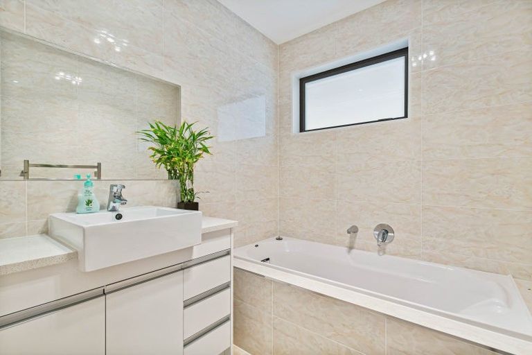 Photo of property in 19 Tarapiroe Avenue, Takanini, 2112