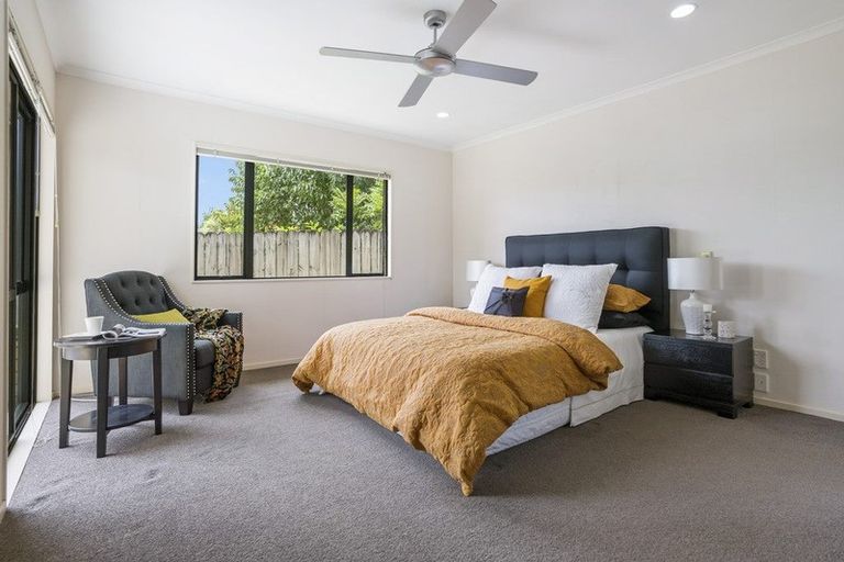 Photo of property in 20 Moyrus Crescent, East Tamaki Heights, Auckland, 2016