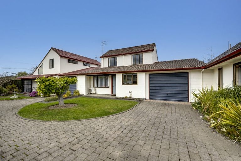 Photo of property in 2/64 Avondale Road, Taradale, Napier, 4112