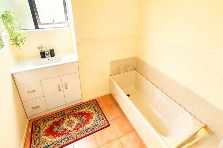 Photo of property in 62 West Fairway, Golflands, Auckland, 2013