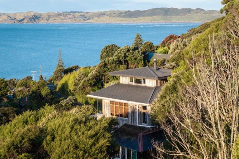 Photo of property in 37 Whaanga Road, Raglan, 3297