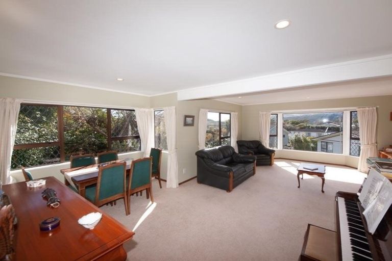 Photo of property in 117 Churton Drive, Churton Park, Wellington, 6037