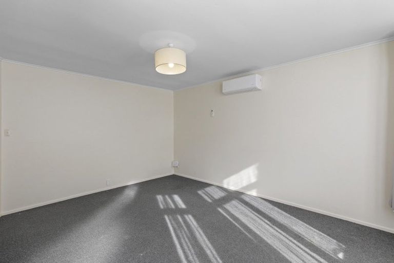 Photo of property in 87 Queens Drive, Lyall Bay, Wellington, 6022