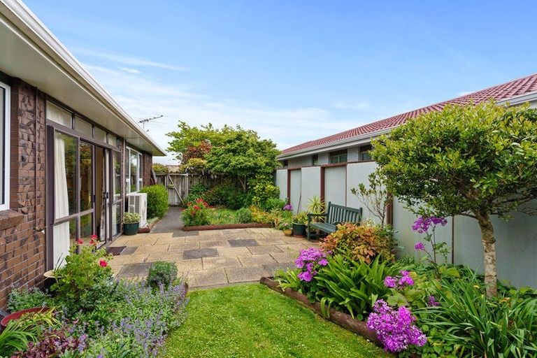 Photo of property in 11 Rewarewa Crescent, Waikanae, 5036