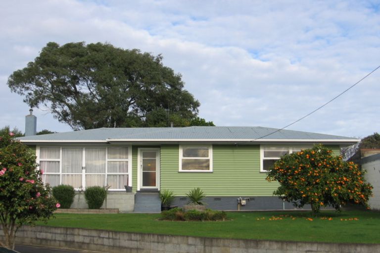 Photo of property in 4 Perth Place, Awapuni, Palmerston North, 4412