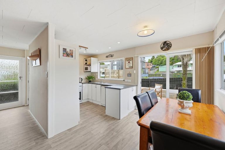 Photo of property in 2/16 Crosby Road, West Harbour, Auckland, 0618