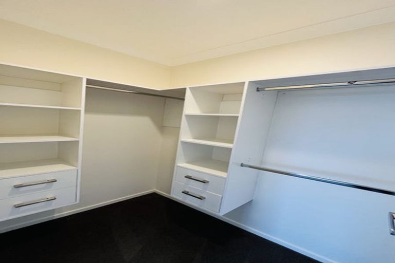 Photo of property in 8 The Rosebowl, Sunnyhills, Auckland, 2010