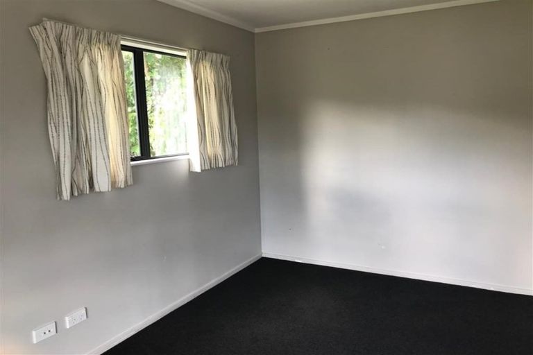 Photo of property in 23 Kereru Street, Henderson, Auckland, 0612