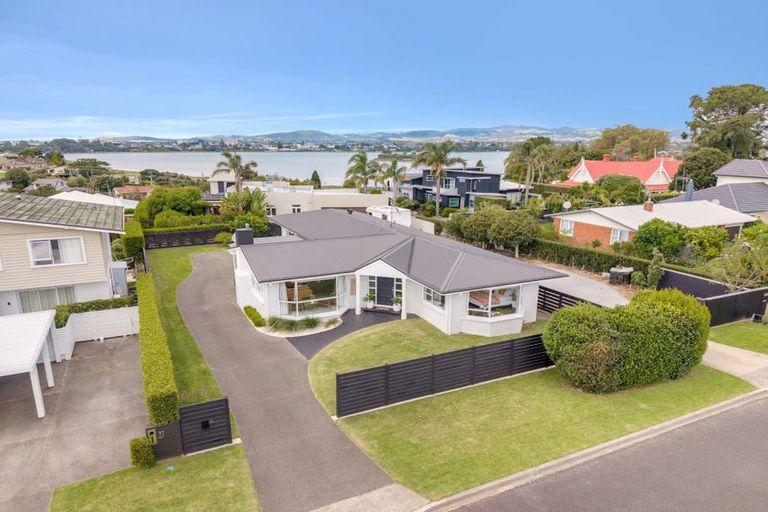 Photo of property in 25 Hillcrest Road, Otumoetai, Tauranga, 3110