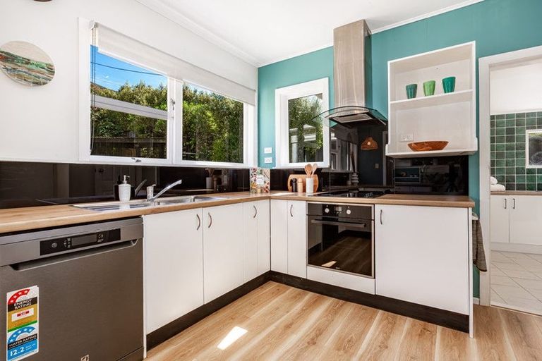 Photo of property in 8 Jalna Avenue, Khandallah, Wellington, 6035