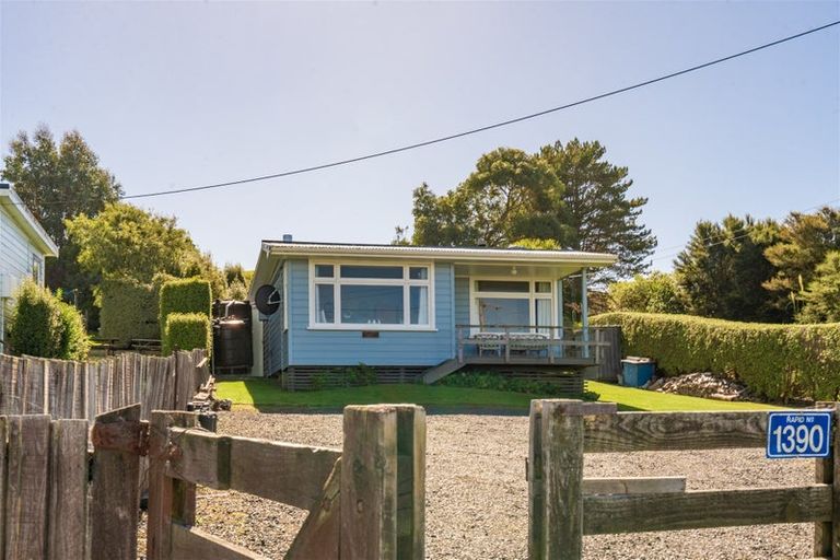 Photo of property in 1390 Taieri Mouth Road, Taieri Mouth, 9091