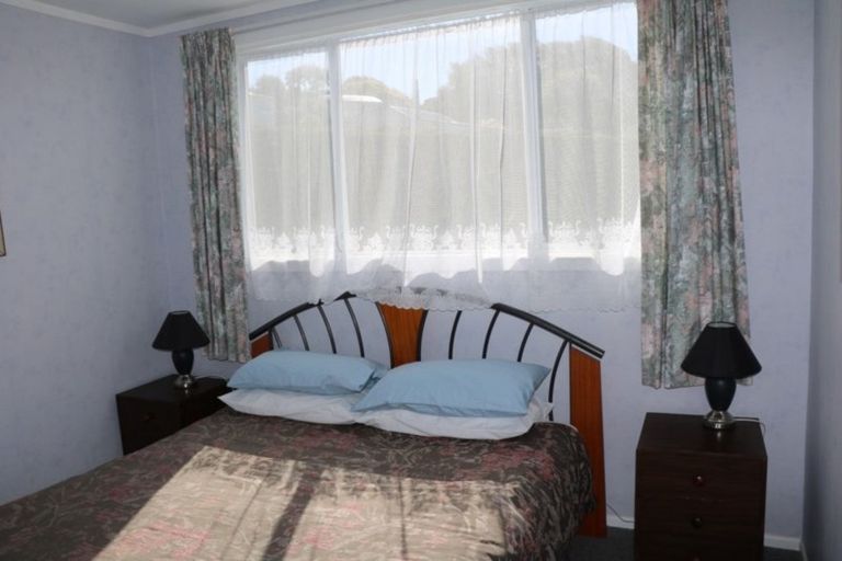 Photo of property in 2 Marine Terrace, Kaka Point, 9271