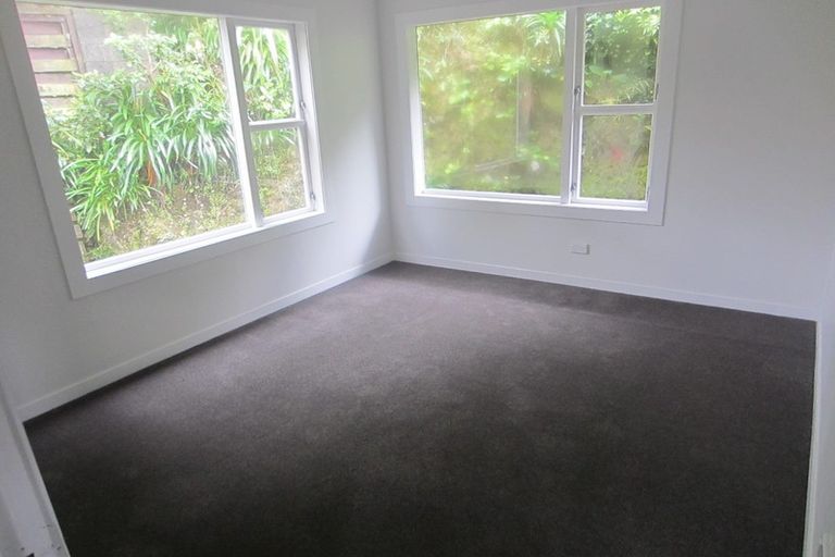 Photo of property in 2 Braemar Terrace, Johnsonville, Wellington, 6037