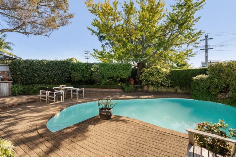 Photo of property in 43 Hinewa Road, Otumoetai, Tauranga, 3110
