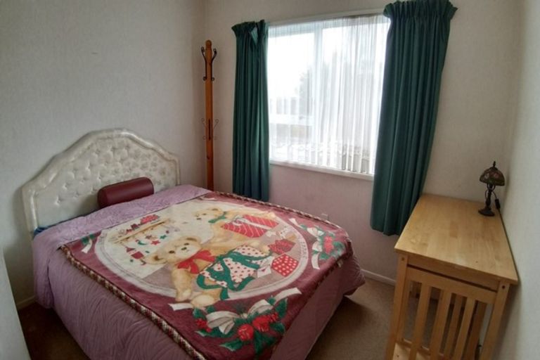 Photo of property in 18 Tupaki Place, Pakuranga Heights, Auckland, 2010