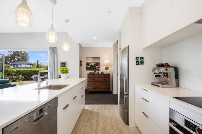 Photo of property in 52 Resolution Drive, Whitby, Porirua, 5024