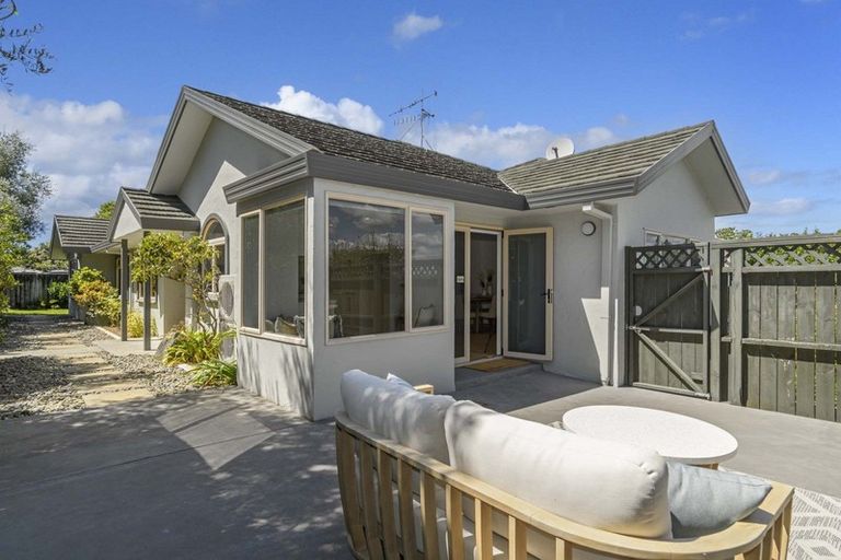 Photo of property in 1 Guildford Place, Bethlehem, Tauranga, 3110