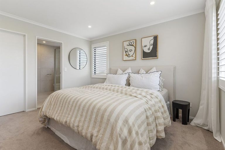 Photo of property in 20 Taikura Avenue, Red Beach, 0932