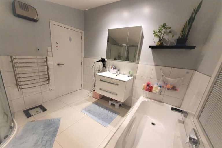Photo of property in 61u8 Black Rock Road, Newlands, Wellington, 6037