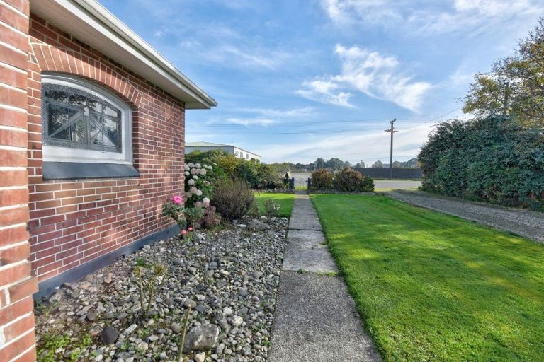 Photo of property in 93 Seaward Road, Edendale, 9825