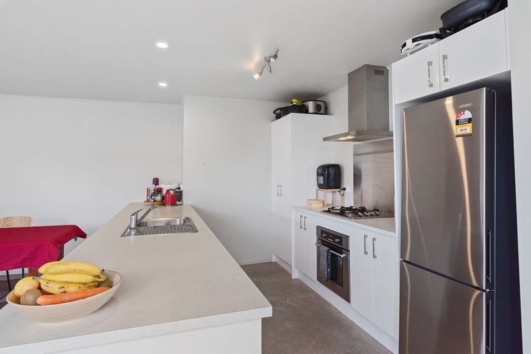 Photo of property in 22a Rewarewa Road, Te Atatu Peninsula, Auckland, 0610