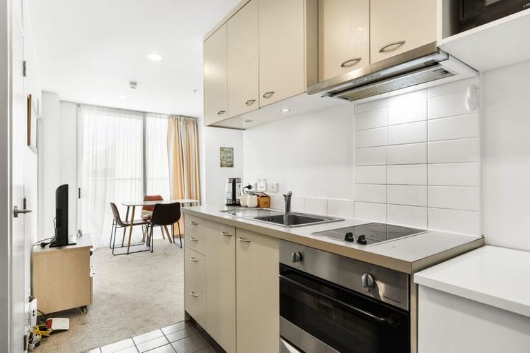 Photo of property in 402/17 Osterley Way, Manukau, Auckland, 2104